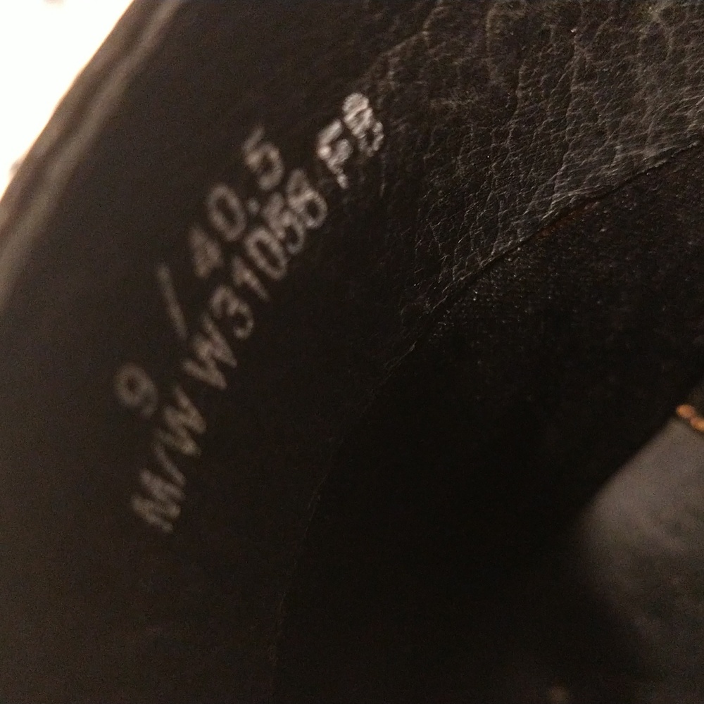 *Excellent Used Condition* Born Clogs With Buckle… - image 7